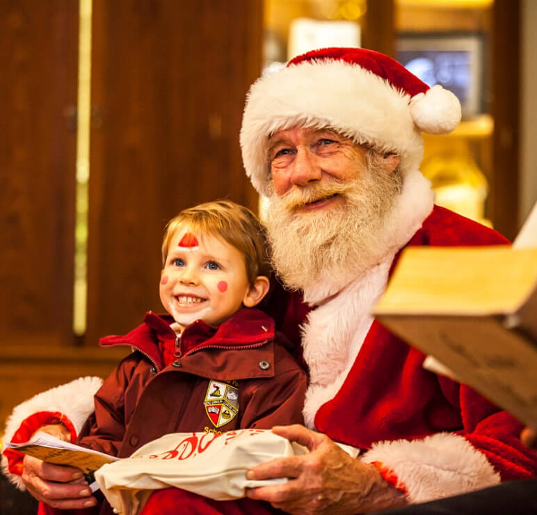 https://www.airfield.ie/wp-content/uploads/2019/11/Christmas-Experience-at-Airfield-Estate-1.jpg