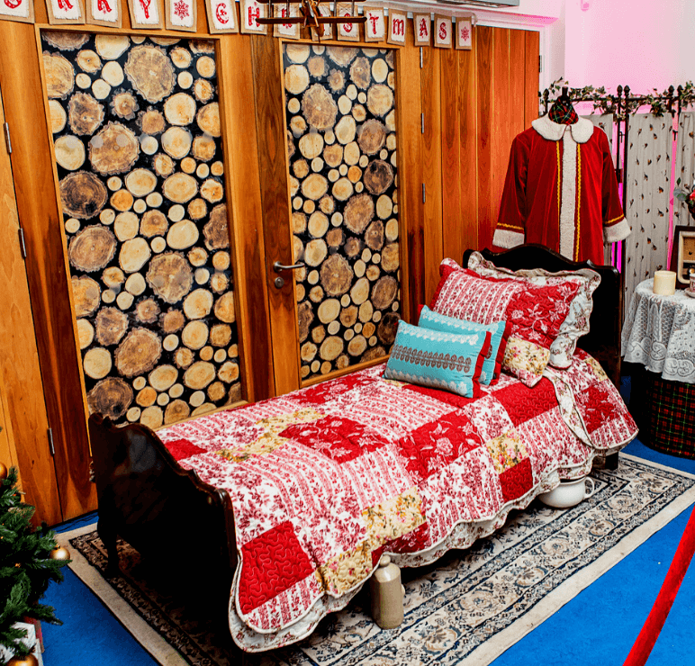 https://www.airfield.ie/wp-content/uploads/2020/09/Santas-bedroom-set-at-Airfield-Estate-1.png